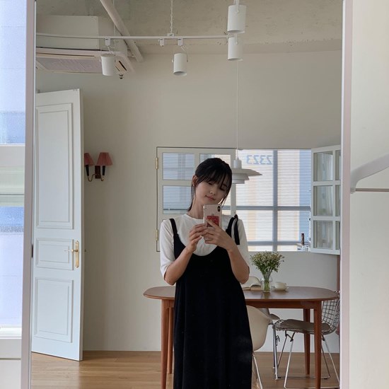 On the 20th, Nam Bo-ra posted a picture on his Instagram with an article entitled Heart is heavy and head is light.I was so busy that I did not have time to sleep all week, said Nam Bo-ra, who posted a mirror selfie in a black bustier dress. It was a busy week to get rid of the new things that were piled up and piled up.I have concluded that I will sleep well for a long time and put my thoughts down for a while and put them down, he said. I am greedy to put it down first!I want to do well, I want to go quickly. Nam Bo-ra said, I think I missed my breath while trying to get in a hurry. He added, I am going to walk again at my own speed.Finally, Time passes too fast. Time does not wait for me, but it goes fast, but I think it is necessary to take a break for efficient use of given time.On the other hand, Nam Bo-ra is communicating with fans through YouTube channel IM PURPLE.Photo: Nam Bo-ra Instagram