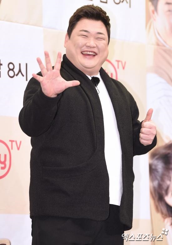 On the 22nd, Kim Joon-hyun reported on the news of getting off the delicious guys who appeared steadily for seven years.Kim Joon-hyun said, Kim Joon-hyun has been worried about getting off because it is a program that has a special affection.Next year, Kim Joon-hyun will also be in the 15th year of debut, so I want to have time to put down familiar things and reorganize myself. Kim Joon-hyun said, I think I was able to be with delicious guys for a long time thanks to the efforts of the crew and colleagues who lead the viewers love and program.Now, as a viewer of Delicious Guys, I will always cheer and join with my heart. I have been so happy and grateful. On the last day, Kim Joon-hyun is MBC Everlon Welcome, First Time in Korea?Korea is the first time  (Welcome, First Time in Korea?) also announced the news of getting off.Starting with Pilot broadcast in June 2017, after being regularized, Welcome, First Time in Korea?Kim Joon-hyun, who was with , said, It was a very happy time.Kim Joon-hyun has been loved by viewers since the Delicious Guys Pilot broadcast in 2015 and has been eating neatly and deliciously.In addition to Gimic as a gourmet and gourmet, he also cooks well and adds pleasure to the nicknames of Kim Pro and Yo-t among delicious guys.Kim Joon-hyun, who has just entered the 15-year debut, plans to have a time for refurbishment for himself.Meanwhile, Kim Joon-hyun is a comedian of KBS 22.Currently, he has been active in various programs such as Delicious Guys, TV Chosun Follow Me, Urban Fisherman, KBS 2TV Endless Masterpiece, SBS FiL Dinner Day Et Home.Photo = DB