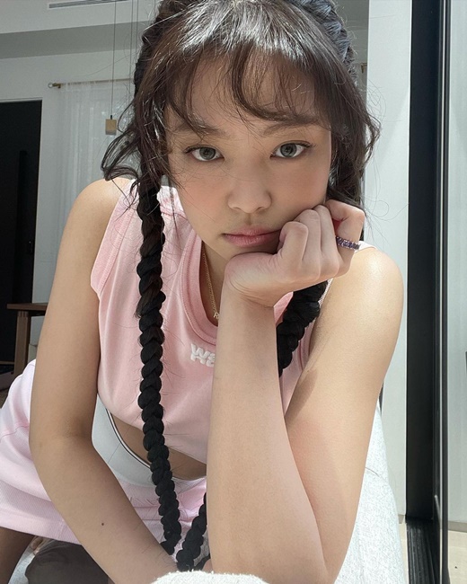 Group BlackPink member Jenny Kim has given off a lovely charm.Jenny Kim posted two photos on her Instagram on the 23rd with an article entitled Can i be your pink?The photo shows Jenny Kim staring at the camera with a chin or a posing pose.Jenny Kim, who had her bangs down and braided her hair, caught her eye with a cute charm.His luscious Dailylook is also noticeable: in a pink crop sleeveless and miniskirt, he was admired with a handful of waists and slender forearms.Meanwhile, the movie BlackPink the Movie will be released in August to commemorate the 5th anniversary of BlackPink deV.