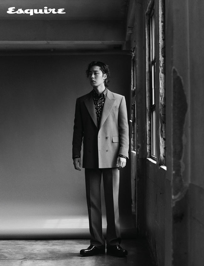 A pictorial by Actor Lee Jae-wook has been released.Lee Jae-wook recently filmed and interviewed mens fashion magazine Esquire.This picture, which was conducted under the title of Somewhere in Between, started with a project to illuminate the charm of Lee Jae-wook, who has shown a wide range of characters from boyhood to manhood, pure beauty to decadence.From colorful patterns and color suits reminiscent of noir movies to white sleeveless and suit pants barefooted.Lee Jae-wook is a back door that has led to a bright atmosphere of the scene with his unique cheerfulness as well as quickly understanding and digesting various costumes and concepts as acting actor.In the following interview, Lee Jae-wooks colorful charm is revealed.He had a long break for the first time since his debut recently, and he said, I think I have more room than before. He seems to be able to enjoy the burden more.He always expressed his desire to be an actor who is called a lot of names in the industry while maintaining a modest attitude, saying, I was lucky and I think it was others who have made me so far.Meanwhile, he also expressed his orientation as an actor, saying he admires actors such as Lee Soon-jae and Robin Williams.I think theyre stepping on a path that they dare not count, he said.In addition, in the interview, there will be a story about recent works such as I will go if the weather is good, Dodo Solar Sol, Move to Heaven and future moves.