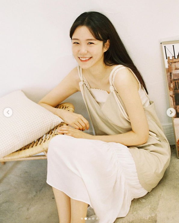 Broadcaster Jang Ye-won from Announcer reported on the clean current situation.Jang Ye-won posted a picture on his instagram on the 25th with 2021, Summer.Jang Ye-won in the public photo wears a sleeveless dress and long straight hair to create a clean atmosphere.Meanwhile, Jang Ye-won made his debut as an Announcer of SBS 18th bond in 2012; he has been doing various broadcasting activities since leaving the company last year.Photo: Jang Ye-won SNS