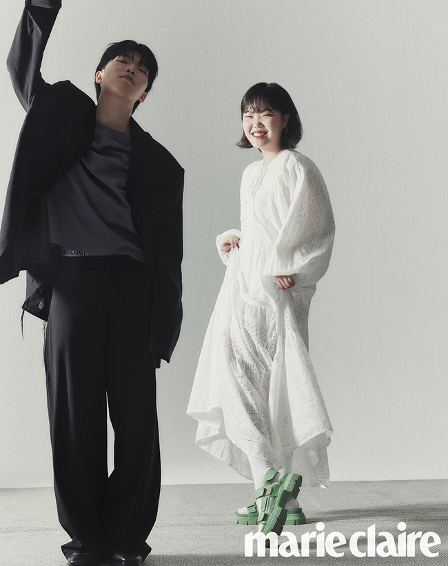 Avil community (AKMU) pictorial has been released.An interview with pictures of AKMU (Evil community) Lee Chan-hyuk and Lee Soo-hyun, which release their first collaboration album [NEXT EPISODE] on July 26, was released in the August issue of Marie Claire.Lee Chan-hyuk in the public picture showed a unique chemistry with his brother and sister wearing a leather jacket, shorts, Lee Soo-hyun wearing a knit cardigan and a full skirt.In a subsequent interview, Lee Chan-hyuk and Lee Soo-hyun introduced the work process of [NEXT EPISODE] saying, I wanted AKMU to expand with various artists.He added that the music has become more colorful with different musicians participating in each track, adding that he hopes the new songs will reach the public naturally.