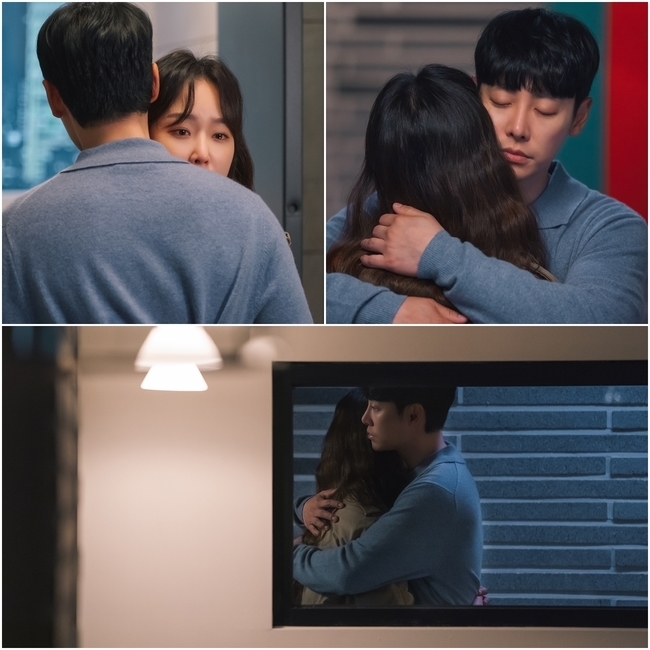 A petite two-shot of Seo Hyun-jin and Kim Dong-wook was captured.In the last episode of TVNs monthly drama You Are My Spring (playplayed by Lee Mi-na/directed by Jung Ji-hyun), a special story was revealed that Kang Da-jung (Seo Hyun-jin) and Weiyuing Metropolitan Park (Kim Dong-wook) were destined to be tied together.As a child, Kang Da-jung kept the alone Taraxacum platycarpum from a pile of garbage, and the past of the weeks Weiyuing Metropolitan Park building a round stone wall around Taraxacum platycarpum and taking a lollipop that Kang Da-jung had plugged in was revealed.The two people connected to their extraordinary fate have amplified their expectations of what kind of relationship they will make in the future.The seventh episode, which will air on July 26, features a hug-to-shot held tightly by Seo Hyun-jin and Kim Dong-wook as they wept.In the play, Kang Da-jung and Weiwying Metropolitan Park share a deep hug at the front door of the house of Weiwying Metropolitan Park.As if the emotions were brimming, Kang Da-jung shrugged tears and hugged the week Weiyuing Metropolitan Park, and the weeks Weiyuing Metropolitan Park patted Kang Da-jung in his arms following his pathetic eyes.As the two people who are hugging each other for a long time without a word of words are drawn, there is interest in why the two people hugged.