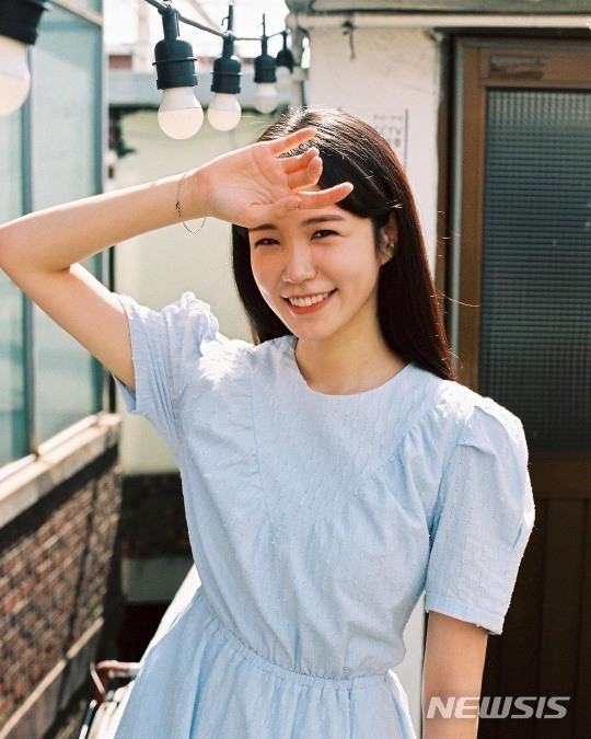 On the 26th, Jang Ye-won posted a picture on his instagram with the words 2021, Summer.Jang Ye-won in the public photo is wearing a light blue dress and smiling brightly, creating a pure image.On the other hand, Jang Ye-won has been actively broadcasting since leaving SBS Announcer last year.