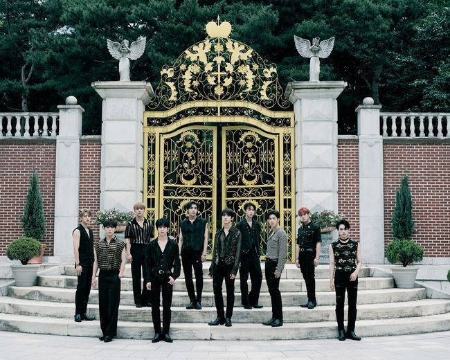 Group Golden Child showed the new comeback concept photo Black Sik.Woollim Entertainment, a subsidiary company, posted a B version concept photo of Golden Child Regular 2nd album Game Changer on official SNS at 6 pm on the 27th.The B version concept photo attracted attention with a different atmosphere from the Latin mood A version concept photo.Standing in front of a magnificent golden door, Golden Child spewed out a unique chic as she stared head-on in a stylish black outfit.Golden Child, a personal concept photo set in sculptures, presented more sculpture-like visuals than sculptures.The fascinating eyes and strange charisma that seemed to be sucked in were enough to shoot global fanciness.Golden Child continues to open its comeback with indie visual photos and indie visual films that include a variety of charms from boyhood to intensity, as well as A and B version concept photos.Golden Child, who foresaw further growth, returns to Regular 2 Game Changer.Game Changer means an important person or event that can completely change the game of results or flows in any work.Game Changer, which is an intense struggle to shake the global market, is expected to become a legend album because it is filled with more colorful music as well as the complete performance of Golden Child, which is not an alternative.Game Changer will be released on various music sites at 6 pm on August 2 to announce Golden Childs golden return.Woollim Entertainment