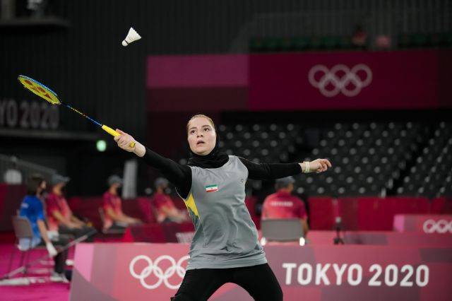 이란의 소라야 아게히 하지아가는 28일 히잡에 긴팔 상의, 레깅스를 착용한 채 여자 배드민턴 단식 경기에 참가했다. 뉴시스