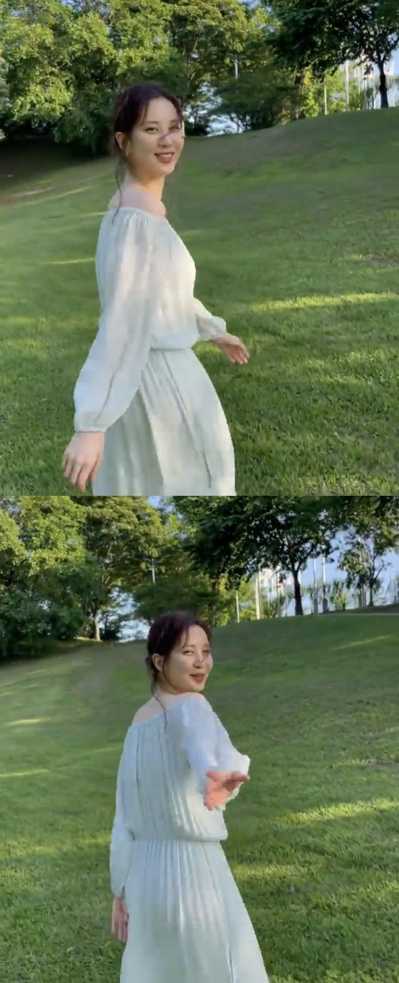 On the 29th, Seohyun posted a video on his instagram with an article entitled During the commercial shooting (I wore a mask before and after shooting).In the public footage, Seohyun is walking on the grass in a chiffon dress, and his delightful smile creates the joy of the viewers.Meanwhile, Seohyun stars in the film Holy Night: The Demon Hunters.Holy Night: The Demon Hunters is a story of a dark solver hunting demons, a holy night team confronting a group that worships evil: in the play, Seohyun divides into Sharon.Sharon is a character who even presents intense gumese rituals to call out demons.