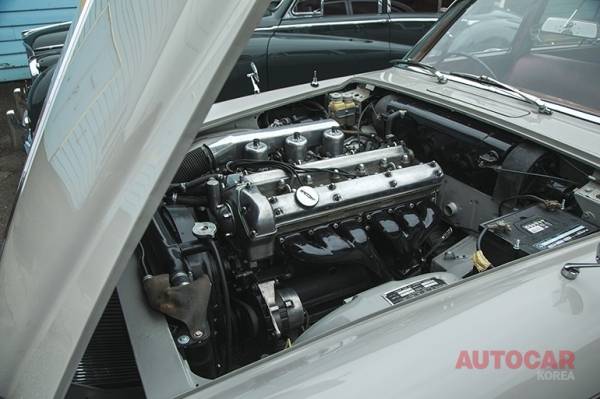 E-타입 사양은 고속 살롱을 위한 것이다