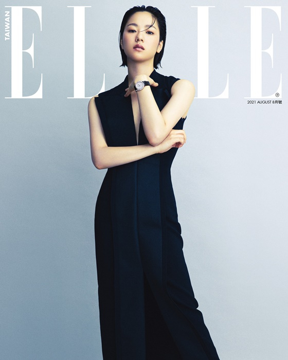 On the 30th, magazine Elle Taiwan released a picture of Jeon Yeo-been.Recently, the drama Vinsenzo starring Jeon Yeo-been has been a big hit in Taiwan, and it is getting a hot response from Taiwan fans. Thanks to this, Jeon Yeo-been received a love call from Elle Taiwan.In the three cover pictures released, Jeon Yeo-been collects his attention with a variety of aspects that coexist with elegant and luxurious atmosphere and uniqueness.She is digesting any fashion with her own charm, and she is proud of her beautiful visuals as well as the different images that have not been shown in this picture.Meanwhile, Jeon is currently filming the Netflix original series Glitch.Glitch is a story about UFO community members approaching the reality of mysterious secrets by chasing the whereabouts of those who disappeared with unidentified lights.