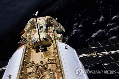 ISS 본체 모듈 즈베즈다에 도킹한 나우카 모듈 [Roscosmos Cosmonaut Oleg Novitsky/Roscosmos Press Office 제공 TASS=연합뉴스]