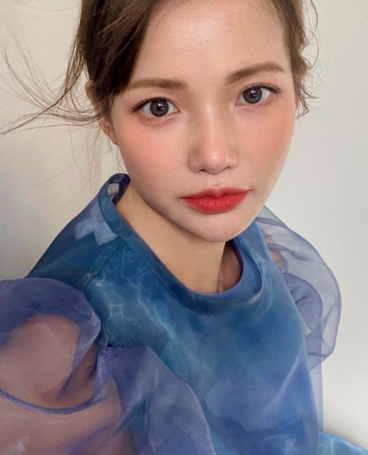 Actor Ha Yeon-soo showed off her beautiful Down beauty.Ha Yeon-soo posted a self-portrait on his Instagram on the 31st of last month.Ha Yeon-soo, who gave a point with red lip in a colorful figure, completed the goddess visual by wearing a costume with cool color and luxurious material.It is a perfect beauty that does not need a correction photographic filter.Ha Yeon-soo recently appeared on MBC Radio Star and acted as a special guest of Mysterious Face Dictionary with gag woman Hong Yoon Hwa, Lee Eun-hyung, group girl of the month Chuu.