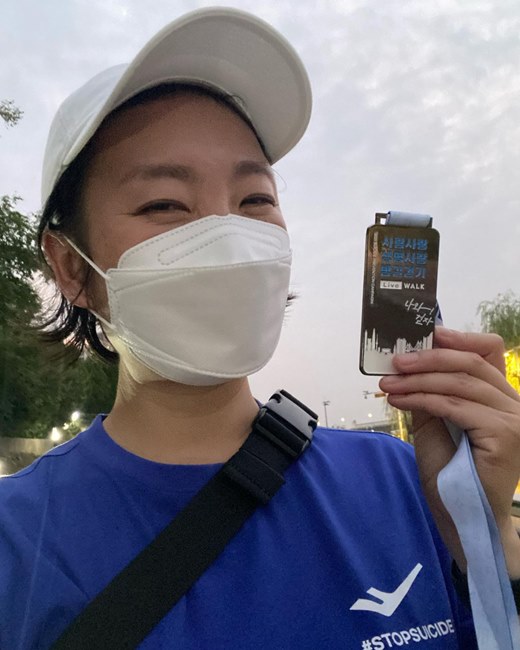 Comedian Jung Kyoung Mi has been in the midst of the removal of Anisakis.Jung Kyoung Mi said through his Instagram on the 31st of last month, I like Condition Savoie. Thank you for your concern.I walked again and I was together, he said.In addition, Jung Kyong Mi released a selfie shot outdoors: a photo of Jung Kyong Mis bright smile, although she is wearing a mask.Jung Kyoung Mi posted on Instagram and said, I went to the hospital with abdominal pain and vomiting after eating conger eel, and there was an anisakis on top.He then said he had removed Anisakis and added a pleasant comment: I am the woman who ate Anisakis.Meanwhile, Jung Kyong Mi married Comedian Yoon Hyeong-bin in 2013 and has one male and one female.