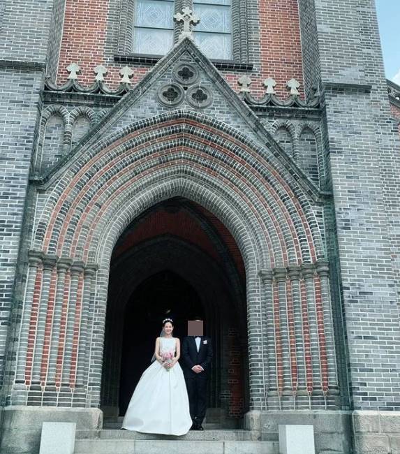 Actor Lee Young-ah has reported the late Wedding ceremony news.Lee Young-ah posted a picture of Wedding ceremony on his Instagram on the 1st, Myongdong Cathedral. Family. Thank you.Lee Young-ah in the public photo stares at the camera alongside the groom, who shows off her beauty in a pure white wedding dress.The netizens left a congratulatory comment such as I am always happy, I congratulate you on marriage and I am so beautiful.Lee Young-ah was to post a Wedding ceremony with a non-entertainer lover in March last year; however, he played Wedding ceremony in the aftermath of Corona19.Lee Young-ah gained a boost in August last year.Photo Lee Young-ah SNS