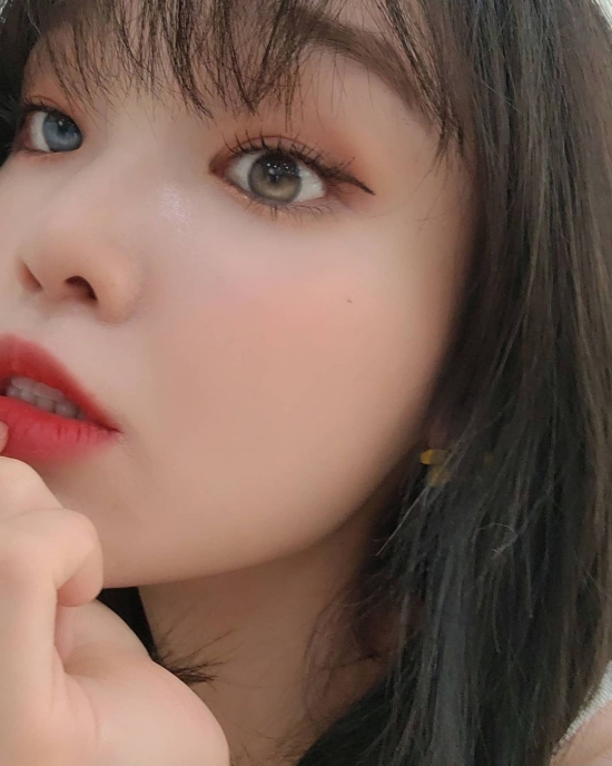 On the 1st, OH MY GIRL Seung Hee posted a number of photos on his Instagram.In the photo, he is taking various poses.The extraordinary chic and cuteness of Seung Hee attracted the attention of OH MY GIRL fan club Miracle.On the other hand, OH MY GIRLs new song DUN DANCE, which he belongs to, not only won the top of the major music charts in Korea immediately after its release, but also surpassed 10 million views in 32 hours after the release of music broadcasts and music videos.In addition, it has also ranked # 1 on the Hanter Weekly music chart and the Gaon Digital Comprehensive Chart, showing strong power of sound source down the top-class girl group with Melon Hits24 charts along with Nonstop and Dolphin, which were released last year.Photo = OH MY GIRL Seung Hee Instagram