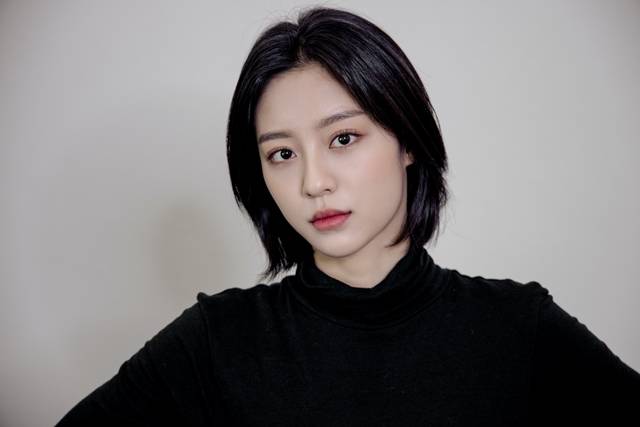 강민아는 최근 종영한 KBS2 '멀리서 보면 푸른 봄'에서 김소빈 역을 맡아 열연을 펼쳤다. 그는 평범한 대학생의 아픔과 성장을 그려내며 극을 이끌었다. /H&엔터테인먼트 제공