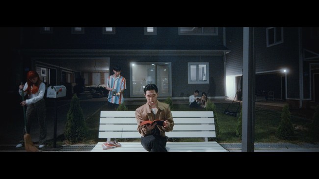 AKMU has released a new song BENCH official Video with Zion.T.The official Video for BENCH released on August 2 was completed around Lee Chan-hyuk and Zion.T, who humorously expressed the relaxed and free-spirited characters living on the bench.It is fresh that the bench is set as a symbolic space of transcendental free life beyond the meaning of simply staying or resting place.In the official Video, Lee Chan-hyuk and Zion.T sat on the bench, ate rice, read, and lay comfortably and slept in different ways.In addition, all of these official Video cast members enjoyed their freedom by finding their own benches, and they had a deep feeling of happiness and happiness for the viewers.BENCH is a song that contains AKMUs transcendence freedom message that will embrace all voices without seeing the worlds gaze or other peoples eyes.This song is loved as much as the album title song because it combines the cheerful rhythm of the plump rhythm with Lee Chan Hyuk and Zion.Ts unique vocals.
