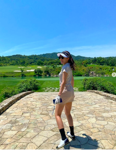 Actor Uhm Ji-won showed off his golf suit figure.Uhm Ji-won posted a picture on his Instagram on the afternoon of the afternoon with an article entitled I can play summer gulp ... not the lake is a pretty Wellington today.In the photo, Uhm Ji-won is wearing a beige golf suit up and down and wearing a hat and sunglasses.His image of looking at the camera with a bright Smile creates Smile.Meanwhile, Uhm Ji-won stars in the film How: Re-launch.Uhm Ji-won Instagram