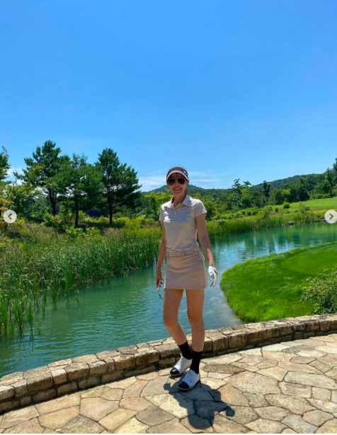 Actor Uhm Ji-won showed off his golf suit figure.Uhm Ji-won posted a picture on his Instagram on the afternoon of the afternoon with an article entitled I can play summer gulp ... not the lake is a pretty Wellington today.In the photo, Uhm Ji-won is wearing a beige golf suit up and down and wearing a hat and sunglasses.His image of looking at the camera with a bright Smile creates Smile.Meanwhile, Uhm Ji-won stars in the film How: Re-launch.Uhm Ji-won Instagram