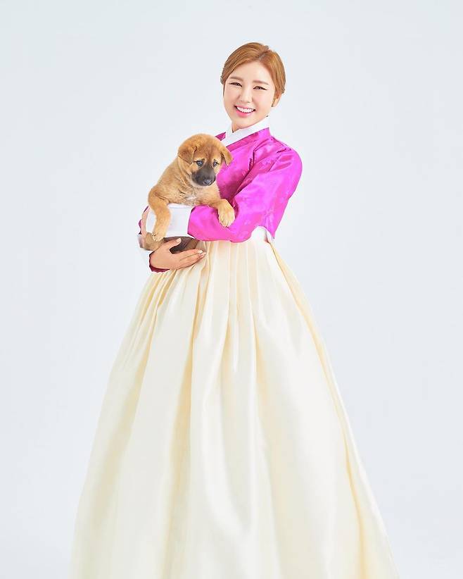 Trot Singer Song Ga-in focused on the fans by showing off his Gowoon Korean traditional clothing appearance.On the afternoon of the 4th, Song Ga-in posted two photos on his personal Instagram with an article entitled No, I thought you were laughing.Song Ga-in in the public photo is a Korean traditional clothing and a picture taken with a puppy in his arms.Especially, his visuals, which show off his Gowoon Korean traditional clothing figure, are admiring the viewers.The netizens who saw this were various reactions such as cute and so beautiful, I envy Hwanggu, I am the most beautiful trot queen, I want you to be Hwanggu.iMBC  Photo Source Song Ga-in Instagram