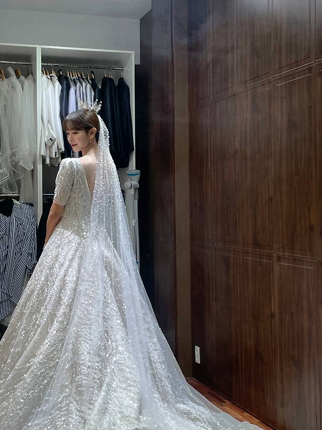 The management agency of the agency released a Wedding Dress photo of Ko Won-hee, who is appearing as the youngest daughter Lee Kwang-tae in KBS 2TV weekend Drama OK Photon on the 4th.In the photo, Ko Won-hee is wearing a pure white Wedding Dress and showing off her beauty. The long-length cotton cloth with the crown adds sparkle and sparkles.On the other hand, Ko Won-hee succeeded in marrying Huh Gi-jin (Seok-hwan), who disassembled Lee Kwang-tae in the play, but he is adding fun to the play by giving a breathtaking tension by being caught false pregnancy.Management said, As much as the brilliant beauty, the attention is focused on how Gowon Hee, who doubles the taste of the story with his lively acting ability, will solve the remaining story.