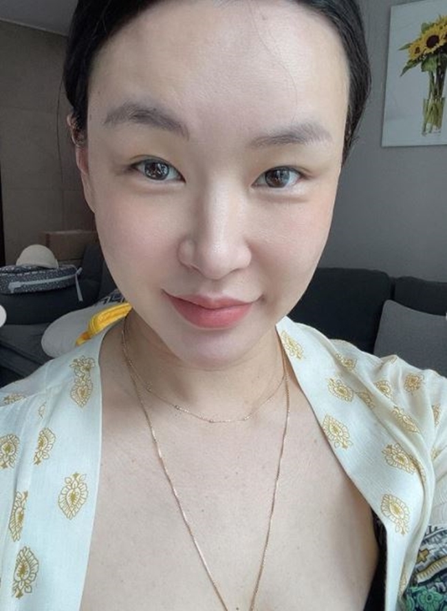 The choreographer Bae Yoon Jin has been busy with the parenting without a glance.Bae Yoon Jeong posted several selfie photos on his personal Instagram account on August 5.The photo shows Bae Yon Jeong staring at the camera in a colorful gown, with distinctive features and a full-length gown complete with lipstick.Behind the selfie-picking Bae Yoon Jing is a fast-paced son, a short-breathing Bae Yoon Jing in a difficult parenting.Bae Yoon Jin said, I want to make up and take pictures in pretty clothes, but the reality is that I will wake up.I could not close my head like Model Behavior and just took a picture of it in the face of a person. I feel a little decorated if I apply only one lip even if I do it in Model Behavior shape. The netizens who saw this responded in various ways, saying, Is there only one lip so beautiful, It is beautiful enough now, and This is reality.Bae Yoon Jin has marriaged with coach Seo Kyung-hwan, an 11-year-old soccer player in 2019, and won last June.The couple are appearing on E-channel Mammy Comfortable Cafe 2.