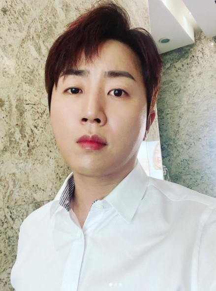 Hong Jin-ho said on his SNS on the 5th, It seems that there are many toxic stresses these days and it is still harder for each other in the heat.I always want to beat up all the sensitiveness. But... sometimes you need a cliché, right? Itll pass, too.In the open photo, Hong Jin-ho stares at the camera wearing a white shirt.The netizens who watched this Cheering said, Its hard, Were all fighting, and Its always good.Meanwhile, Hong Jin-ho appeared in entertainments such as Game Show Jubilee Fall, Pokerface and Drone Football: Strikers on the Sky.