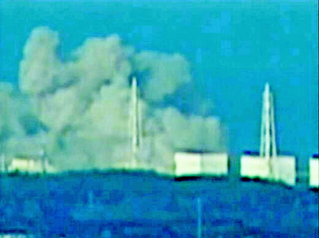 2011년 3월12일 일본 후쿠시마 원전 1호기 폭발 장면. 한겨레 자료사진