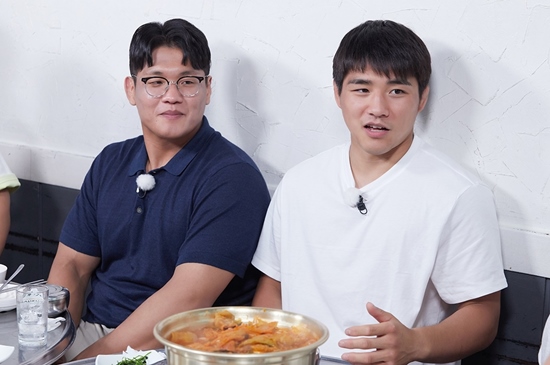 On the 6th, Channel IHQ entertainment program Delicious Guys released the Mukbang Steel with Cho Gu-ham and An Chang-rim with the Fat 3 (Yoo Min-sang, Kim Min-kyung, and Moon Se-yoon).In the photo, Cho Gu-ham and An Chang-rim are excited about the black Porco Rosso grilled & kimchi stew dinner.Two people who are showing off their charm with an attractive smile are said to have solved the behind-the-scenes story related to the support of 2020 Tokyo Olympic Games.Fat 3 and full-fledged Mukbang of national judo players also stimulate curiosity.Since 2015, the activities of Cho Gu-ham and An Chang-rim, who have been free from weight control for a while since the 2020 Tokyo Olympic Games and the fat 3 that have been around the country since 2015, will make viewers talk.In addition to this, Corona 19 is a back door that the surprise gift of the production team was delivered to the two players who presented comfort and impression with a valuable medal in the difficult situation.The production team of Delicious Guys said, Cho Gu-ham and An Chang-rim are members of the KH Group Philux Judo Group and have been able to cultivate their skills together.Thanks to the two Tikitaka chemistry, I was full of laughter throughout the recording.  I want you to expect Mukbang of the two players who have been free for a while in weight control due to their achievements in 2020 Tokyo Olympic Games. Meanwhile, Cho Gu-ham and An Chang-rim won 100kg silver and 73kg bronze medals in the 2020 Tokyo Olympic Games mens induction, respectively, and received national support.Cho Gu-ham, An Chang-rim will be broadcast on September 3 at 8 pm.Photo: IHQ