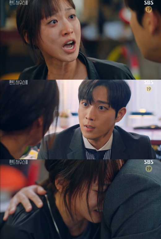 Um Ki-joon, who directed the SBS Friday drama Penthouse (playplayed by Kim Soon-ok), recalled his childhood.In Penthouse broadcast on the 6th, there appeared images of the Um Ki-joon and Kim So-yeon working as planned, with the Lee Ji-ah overturning the false accusation that he harmed Logan Lee (Park Eun-seok).He met Logan Lee, who had come back to life on the day, and he changed the blade of revenge. Logan Lee said he could not imagine that the person who detained him would be Chun Seo-jin.I will regret that I have touched the wrong person. He also said, I will punish you in my way. He also embraced him, saying, You are my brother until you die, and I keep you, to him who failed to attack the main stage.I found out that you were my mothers daughter, and I was chased by it, he said, surprised at him. I told him.If I hadnt told you, it wouldnt have happened. Rona, you died because of me. What the hell did you do to her? Joo Seok-hun forwarded this fact to Shim Su-ryeon.Judantae, meanwhile, visited 27 Suji-gu with Joo Seok-hoon, who expressed satisfaction, saying, Now this place is in my hands, I will tear down this store and make this a landmark.When Joo Hoon asked, Why are you so greedy for this place? He said, This was the house where I and my family originally lived.It is where your grandmother lived, he said. And here is my Mother buried.In the ensuing past reminiscences, a young Judantae was seen witnessing the death of Mother and younger Sister.He lived at 27 Suji-gu, and his Mother and younger Sister were laid under the building during the forced demolition.The mother of Judantae left a will saying, You have to live, make a lot of money and build a good house.So, after taking a deep breath, Judan Tae said, Everything has started here, and now it is my turn to complete.