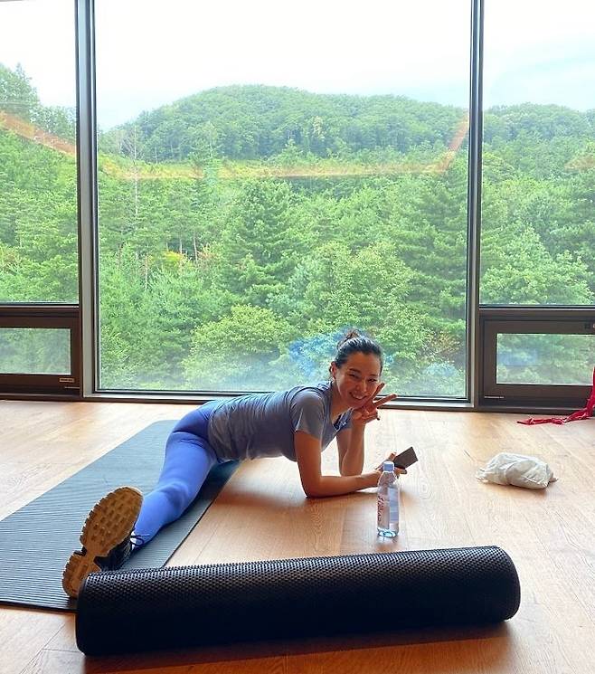 Actor Lee Ha-nui surprised fans with his extraordinary Yoo Yeon-seongOn August 8, Lee Ha-nui posted a picture on his personal Instagram, saying, Woo Wang Hucha ~ Everyone send a new sunday!Lee Ha-nui, pictured, blended with the green beyond the glass, showing a cool smile and a leg tear. Even with a one-legged tear, the relaxed figure is admirable.The netizens responded, Is it a posture story?, Wow... that world flexibility, and It is ridiculous ~ it is really flexible ~ it is exercise without rest!Meanwhile, Lee Ha-nui returns to the new gilt drama One the Woman following SBS Penthouse Season 3.One the Woman is a Double Life Comic Buster drama of 100% defective index, which entered the Billen chaebol after becoming a life change as a chaebol heiress overnight in the corruption test.Lee Ha-nui seems to be a chaebol to the sponsors corruption test supporting actor and bone, but in reality, he challenges the two-person role through Cinderella Hanju group daughter-in-law Kang Mi-na.