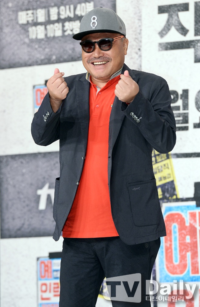 Hit-and-run accused singer Kim Heung-Gook has expressed acceptance of Prosecutions short-term indication decision.After the accident, he appealed for unfairness based on the black box video, but the netizens are giving a message of encouragement and support to his coping with his interpersonal ship, which humbly accepts the disposition.Kim Heung-Gook said on the 9th, We respect and humbly accept the short-term indication disposal of Prosecution through the PR agency AMG Global.Im sorry for the controversy. Its my unconcerned disapproval. Im sorry that the motorcycle driver is injured.We originally planned to appoint a public defender or a citizen trial in an unfair mind, but through legal advice, we decided not to worry about the fact that it is the key to the on-site action rather than the responsibility for the accident accident in the traffic accident special law.I accept the disposition calmly, he added.He also said, In recent years, traffic accidents have been soaring due to motorcycles such as toyota road entry, signal violation, and violent acrobatic driving.Toyota has a traffic culture that yields and drives safely, but the motorcycle feels sympathy for not yet. Motorcycle drivers who live faithfully in difficult times due to these riders can be sold as bad images.There are many people who feel uneasy when the motorcycle hits and comes in while driving, and there are many people who have been unfairly disposed of due to contact with the motorcycle. Kim Heung-Gook said, Despite my lack, many people and online netizens are deeply grateful for my position and support.I will live in a more mature and serious posture by using this incident as a mirror. Kim Heung-Gook was accused of fleeing after breaking the signal and illegally turning left while driving at the intersection of Ichon-dong, Yongsan-gu on April 24th.The motorcycle driver was reported to have injured his leg in the accident.However, after the accident was announced, Kim Heung-Gooks car black box video showed a motorcycle hitting Kim Heung-Gooks vehicle and passing through it.Kim Heung-Gook also appealed to his injustice through the media.Police then analyzed the black box, on-site CCTV, witness statements, and the contents of the victims hospital, and decided that Kim Heung-Gooks charges were established.Motorcycle drivers were charged a penalty of 40,000 won.Prosecution filed a summary order of 7 million won for Kim Heung-Gook on March 3.The netizens who received the news defended Kim Heung-Gook with a response such as Is this Hit-and-run? The law seems to be applied too widely and I do not think this ruling is.Kim Heung-Gook has denied all charges, so the possibility of filing a formal trial has been raised.However, it accepts Prosecutions ruling and the case is expected to end with a fine for Kim Heung-Gook.