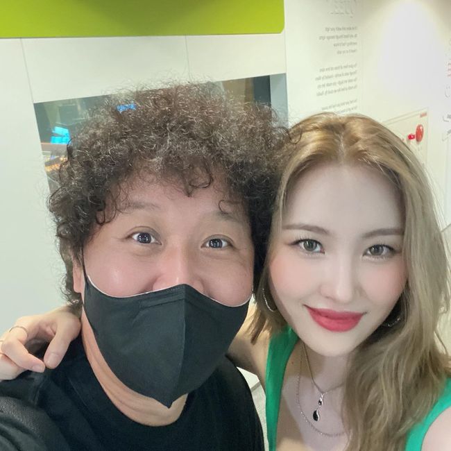 The comedians Jeong Jun-ha and Singer Sunmi showed the size of the pole and pole faces.Jin-ha posted a picture and a picture on his instagram on the 10th, I got on! Radio DJ was good.The photo showed Jeong Jun-ha taking a picture in the stations hallway with Sunmi.Sunmi appeared on the Noon Hope Song on the day and seems to have overlapped with Jin Jun-ha, who is DJing a single bungle show.Jin-ha was delighted to meet Sunmi and take a selfie together, but Sunmis face was so small that it had the effect of Jeong Jun-has big face looking bigger.Nevertheless, Jin-ha said, I was good at radio DJing.On the other hand, Jeong Jun-ha is conducting MBC standard FM a single bungle show with Koyotae Shinji.