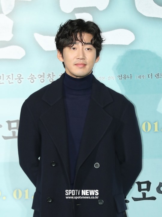 On the 11th, Yoon Kye-sang was concerned about the excessive interest of the bride-to-be, as he reported the news of marriage with Mr. Chamo, a 5-year-old businessman.There are some things that are a little worried with the heart.I have been living in a special job called Celebrity for a long time, but I am worried that my wife will be too burdened to be exposed to sudden excessive interest in non-CelebrityYi Gi. In this article, the netizens noted that I have lived as a special job called Celebrity for a long time.Some netizens pointed out, It would have been nice if the word special could cause Missunderstood, so it was not ordinary.Some netizens are also worried that Yoon Kye-sang has a perception that it is Celebrity = Special Class.When distinguishing Celebrity from non-Celebrity, it is pointed out that non-Celebrity is expressed as general person in the past, and that there is room for misunderstood.How does the National Institute of Korean Languages standard Korean Dictionary define special ()? First, it explains that it is specially different.Second, it is defined as limited to the part without any kind of whole.In the first case, it may be considered to be distinguishable from ordinary people, but in the second sense it may be seen as some.Left Party in the pastIt is not the first time that the expression of Yoon Kye-sang has been controversial.Yoon Kye-sang was in the old magazine Interview saying the film industry is a left party.Yoon Kye-sang said, In November 2009, while I was interviewing a monthly magazine ahead of the release of the movie Executive, I felt that it was difficult to be recognized as a movie star from an idol singer.When the Interview host asked the nuance of the word Left Party, Yoon Kye-sang replied: Its blocked.Even when pointed out that there is Misunderstood possession, Yoon Kye-sang said: It doesnt matter, its what I say because Ive been through.I am talking about a lot of people with such a tendency, so I had to fight, and I am still doing that kind of interview. The release of this interview caused controversy.This comment by Yoon Kye-sang is interpreted as the film industry rejects the idol group, and this trend is due to the left partyYi Gi, which is tightly blocked by the majority of the film industry.The netizens said, It seems that I used the word Left Party incorrectly. He said that it was not appropriate to write exclusive or peppery.There was also criticism that Yoon Kye-sang looked too politically at the film industry.Yoon Kye-sang apologized to his fan cafe, saying, Left Party remarks are a perfect mistake from ignorance.I was mistaken for the big meaning of the word Left Party, just ashamed of my perfect mistake, because of my Yi Gi, he wrote in a post titled Its a shame day.An entertainment official said, In both cases, there would have been something that Yoon Kye-sang wanted to say.It was difficult to have a preconception of idol in the movie industry, and Celebrity is like public figure, so you can get attention, but protect your prospective wife.But as a person who has a job to breathe and communicate with the public, fans will want to make the expression used by most people clear. We should not forget that the job called Celebrity has the attribute of receiving public attention, so privacy and small parts are enough news.The public cheers and applause that are pouring toward them should not be mistaken as if they are elements that make them special .