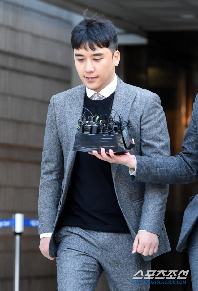Former BIGBANG member Victorious was eventually arrested.The General Military Court (Criminal Judge Hwang Min-je) of the ground operations command in Yongin, Gyeonggi Province, gave the judge the Judgment of 1,156.9 million won in the third year of the Imprisonment to Victorious on the 12th.Victorious was indicted on nine charges, including violations of the Act on Punishment of Acts, including Arrangement of Prostitution, Prostitution, and Punishment of Sexual Violence (photographing of the use of cameras, etc.), habitual gambling, violations of the Foreign Exchange Transactions Act, violations of the Act on Aggravated Punishment of Specific Economic Crimes, violations of the Food Sanitation Act, embezzlement in business, and special assault teachers.Victorious denied most of the charges, but the court found all nine charges guilty, believing that police investigations, prosecution investigations and statements in court continued to change, resulting in inconsistency and discredit.The court said, The Cost of prostitutes was made with YG corporate cards, and all the hospitality details were Gong Yoo through the chat, so it is hard to say that the defendant did not know that the Cost was a sex prostitute, It appears to have planned and executed sexual services by conspiring with analysis.It is necessary to punish severely by causing social harm such as commercializing sex and harming good customs. Actor Park Han-bums husband, Kangnam pub Monkey Museum, established with Manned Analysis, former CEO of Kwon Yuri Holdings, was reported to a general restaurant rather than an entertainment business. The club Burning Sun funds were embezzled by the Monkey Museums brand fee of 528 million won, All of the charges of intimidating Victims by using gangs known by Manned Analysis when drunken and quarrels were caught at a nightclub were also found guilty and not guilty.From December 2013 to August 2017, the company was charged with gambling worth 2.2 billion won in Las Vegas hotel casinos and lending $ 1 million worth of chips as gambling funds. The gambling of entertainers has a small social ripple effect compared to the general public.Even when we look at the gambling period, the technique, and the scale, the crime is not light.In the previous trial, the prosecution filed a penalty of 20 million won in the 5th year of Imprisonment, but the court saw that Victorious had no criminal punishment, and in the case of violating the Special Rapporteur Act, the largest shareholder demanded the dividend of operating profit first, and other shareholders received it.In addition, we decided to impose a three-year Imprisonment, taking into account the fact that shareholders had consent and that no immediate real damage was caused by dividends, and that special assault teacher Victims did not want punishment.As the court issued an arrest warrant saying there was a concern of escape, Victorious was immediately arrested and moved to a camp in the 55th Division Military Police.Although the military discharge has been left for a month, Article 137 of the Enforcement Decree of the current Military Service Act (Change of Military Disposition of Active Forces) stipulates that those who have received the Imprisonment or the imprisonment for more than one year and six months should be included in the exhibition work station.This led to the crash of all the victorious families.Previously, victorious was identified as the main culprit of Burning sun gate, and the crime of the members of the victorious group was revealed.In particular, Jung Joon-young Choi Jong-hoon, a member of the group, raped women in groups and shocked them by the fact that illegal filming was revealed.In the aftermath, Jung Joon-young received the Judgment for five years of Imprisonment and Choi Jong-hoon for two and a half years of Imprisonment.And until Victorious, the Imprisonment 3-year sentence was received by The Judgment, and the Katok Friends became cell friends.