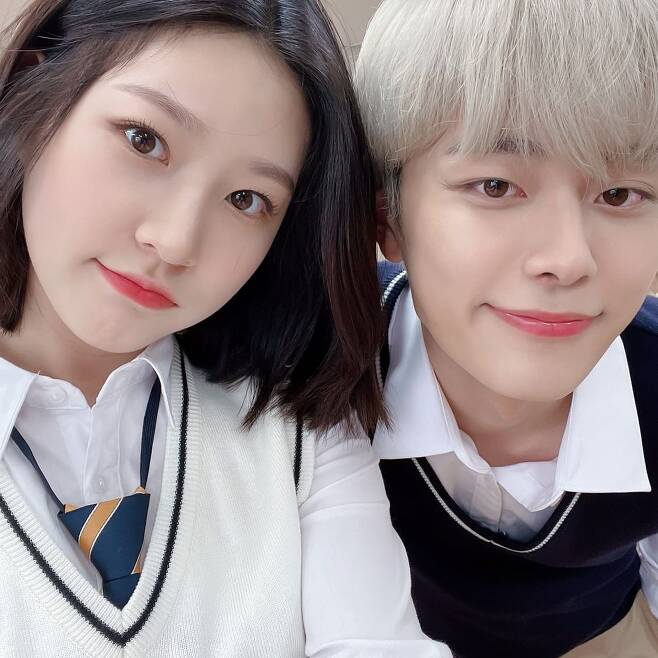 On the afternoon of the 13th, Yu Seon Ho posted a picture with the article This evenings excellent shaman house.The photo showed Yu Seon Ho taking a selfie with Kim Sae-ron, and the eyes of the viewers gathered in the friendly appearance of the two.Yu Seon Ho, who was born in 2002 and is 19 years old, has appeared on Mnet Produce 101 Season 2 and announced his face.After releasing the album in 2018 and expanding his activities as a singer, he is currently appearing as a suspension in the original Kakao TV Excellent Mudang Street.Photo: Yu Seon Ho Instagram