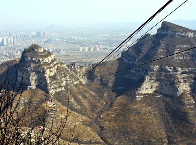 포독채로 오르는 케이블카에서 본 스좌좡시. ⓒ최종명
