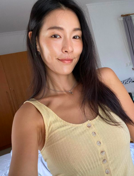 Kahi, a girl group after school, boasted a beautiful people through photos.Kahi uploaded a photo to his instagram on the afternoon of the 14th and wrote, What do you eat today? What do you play today?The photo released on the day shows a selfie in the bedroom.Kahi wore an ivory-colored sleeveless, with a flabby forearm; black-burned Skins under Balis scorching Sun is also attractive.Even though he did little Makeup, the shiny Skins stand out.Meanwhile, Kahi married a member of the public in 2016 and is raising Yangnoa Yangsion brothers.kahi SNS