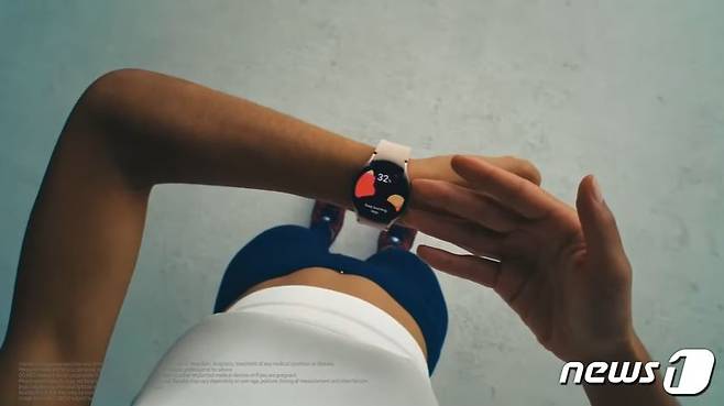삼성전자가 '체성분 측정'이라는 역대급 기능을 갖춘 스마트워치 갤럭시워치4를 선보였다. 갤럭시워치4가 측정하는 값의 정확도는 정말 98%일까?(삼성전자 언팩 영상 갈무리) © 뉴스1