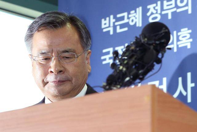 가짜 수산업자 김모씨로부터 포르쉐 차량을 제공받은 혐의로 입건된 박영수 전 특별검사. 뉴스1