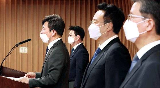 세월호 특검은 이날 발표를 통해 참사 당시 폐쇄회로(CC)TV 영상이 담긴 저장장치(DVR) 등이 조작됐다는 의혹과 관련해 뒷받침할만한 증거를 찾지 못했다는 수사 결과를 내놨다. 뉴스1