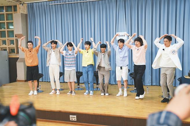 Mulberry monkey school: Life school mulberry 6 Lim Young-woong - Young-tak - Lee Chan-won - Jang Min-Ho - Kim Hee-jae - Hwang Yoon-sung takes the first step for healthy and happy with health The Avengers.In the 62nd episode of TV CHOSUN Mulberry Monkey School: Life School, which is broadcasted at 10 pm on the 18th (tonight), Pong 6 meets experts from various fields to solve various rumors and questions related to health.In this special feature of Sweet Immune Life, we will deliver various information that can protect health from vaccine, oriental medicine, urology, and food therapy.The mulberry 6 was embarrassed by the sudden sudden darkening of the Mulberry monkey school shooting.But as it was revealed that this was a surprise experimental camera, the mulberry 6 could not hide its novelty.Meanwhile, as Lim Young-woong, who dreams of health genies, reveals his own diet management secrets, he is curious about what Lim Young-woongs essential management diet is to maintain sharp jawlines and sleek body, and the diet of Lim Young-woong, a healthy hero.Pong 6 baptized the question to the expert group health The Avengers, and when Jang Min-Ho pointed out the wrong information, Boom Sam shot and laughed, saying, Thats a dog-shit philosophy.In addition, the experts said, If you look at the body part of the body, you can check the condition of my body at once. After all the attention of the Pong 6 was focused, the unexpected immune goddess appeared through the video, and the class was more lively.On the other hand, a famous Korean doctor, who is also famous as the husband of Jang Young-ran, a broadcaster, appeared! A special health gymnastics was introduced to make the scene atmosphere hot.The question of the mulberry 6 was particularly explosive, which was a meeting with a Urology expert.During the story, Lim Young-woong jumped up and squat, while the mulberry 6 was shocked and bowed his head and was frustrated.We have prepared a special feature of sweet immune life in time for the important time of health and immunity than ever before, the production team said. We have prepared a variety of times to see the joy and body gag of the mulberry 6 as well as simple knowledge delivery.Mulberry monkey school: Life school will air at 10 p.m. on the 18th (tonight).iMBC  Photos offered = TV CHOSUN
