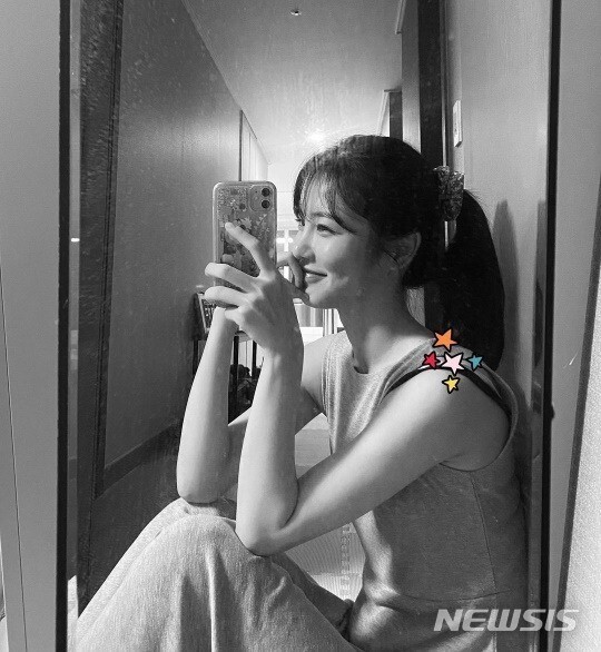 On the 18th, Shin Ye-eun posted a black and white photo on his Instagram account without comment.In the open photo, Shin Ye-eun is wearing a sleeveless dress and a mirror selfie with bright hair tied.Especially, you can feel the lovely charm in the figure of Shin Ye-eun who is smiling with a smile.On the other hand, Shin Ye-eun has appeared in the JTBC drama The Number of Cases, which last November.