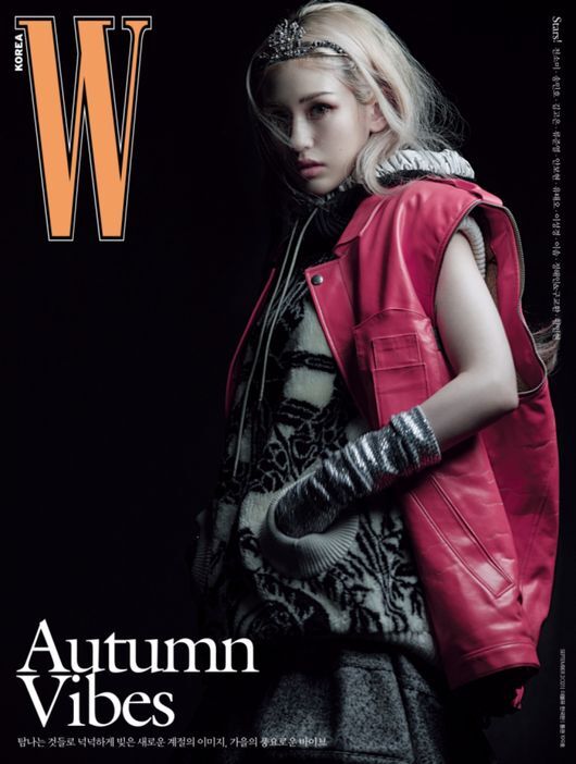 Singer Jeon So-mi has offered an irreplaceable appeal with the cover of W. Korea.Magazine W. Korea released a picture of the main character of the cover of September issue on September 13th.Jeon So-mi in the public picture captivated the attention by radiating a different charm that could not be seen through the intense layered look.Jeon So-mis flawless visuals and charismatic eyes overwhelmed the atmosphere and showed off a unique presence.In particular, Jeon So-mi attracted attention with a sensual pose as well as a professional model.In addition, UNIQ and colorful concept costumes were stylishly digested and Picture Artisan showed off.More pictures and interviews by Jeon So-mi can be found in the September issue of W. Korea to be published on the 20th.W. Korea