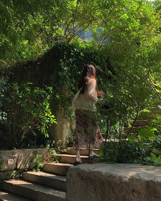 Keum Sae-rok wrote a short Summer Days with Coo on Instagram on the 19th and posted several photos.From photos taken in the bushes to photos taken in the hostel, Keum Sae-roks unadorned routines.Keum Sae-roks chic sensibility is buried in the picture of the back of the walk and the face of the bushes.In close-up photos of the face, attention is drawn to Keum Sae-roks neat beautiful look. These are pictures of Keum Sae-roks lovely charm.Keum Sae-rok recently finished KBS 2TV drama Youth of May.