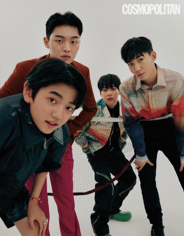 The picture of the four characters of Drama Deutsches Jungvolk, Tang reference, Choi Hyun-wook, Kim Kang Hoon, and Kim Min-ki, was released in the September issue of Cosmopolitan.Deutsches Jungvolk, which ended in a hot topic on August 9, has gained popularity by handling badminton, an unpopular sport, and the growth period of middle school students in Haenam land village.The cast showed a sticky chemistry like a sportsman in Drama and presented a cute limit moment.On the day of the shooting, which used badminton rackets, nets and shuttlecocks as props, they were known to have always joked and laughed and showed good healing energy by showing each other.As a result of their rapid friendship on the set, everyone cited the god of the contest.Kim Min-ki Actor, who plays Jung In-sol, a first-class student in the drama and who will be late to join the badminton department, said, I thought other actors were already close to each other, but I could not get close because I was sitting in the audience for 24 hours.I got along as if I had done it.Choi Hyun-wook Actor of Naucalpanchan said, I have felt the feelings I felt in baseball club for a long time.I mean, if youre a sportsman, I know some Feelings.At first, I heard it as née! because the timing didnt match in front of the coach or the coach Sam, but after three to four months, I heard only the breathing and then I guessed it once.Tang reference to Yoonhae River also said, Although I have never lived as an athlete, I think I have experienced such Feelings indirectly.Even when there is a hard time, I do not comfort you, but I am immersed in the moment when my troubles disappear and I shoot together. In addition, the interview site on this day was about the story of Actor Kim Kang Hoon, who is 13 years old and adolescence this year, and the episode of Actor Choi Hyun-wook about God, who had misunderstood and cried with his father who opposed badminton activities.In particular, they said that they need official games about the unfinished badminton sequence.More of the unfinished Deutsches Jungvolk story can be found in the September 2021 issue of Cosmopolitan and on the Cosmopolitan website.