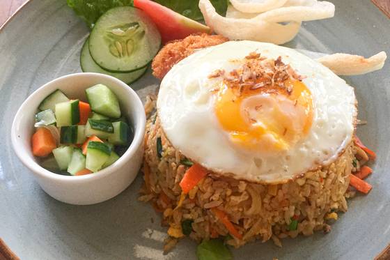 나시고랭은 인도네시아를 대표하는 국민음식이자 전 세계인이 부담없이 찾는 대중음식이다. 최승표 기자