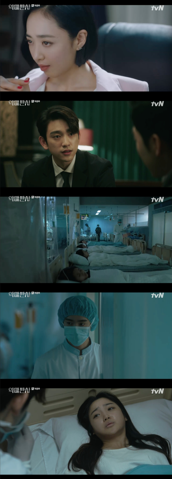 In the last episode of TVNs Saturday drama The Devil Judge, which was broadcast on the 22nd, the last counterattack of Kang John (Ji Sung) and Ga-on Kim (Jinyoung) was drawn.On this day, the truth of the social responsibility foundation dream project was revealed.Jeong Seon (played by Kim Min-jung) said, As Huh Jung-se (played by Baek Hyun-jin) was so fast in his posture, Min Yong-sik (played by Hong Seo-joon) and Park Doo-man (played by Lee Seo-hwan) would have held hands with Huh Jung-se from behind, and said, Ill dig back.Ga-on Kim (Jinyoung Boone) also found the inside The Mole Song: Undercover Agent Reiji method, saying, Lets expose the inside of the dream-place business.There is no way to get in, no matter how you get in, there is no way to get out.It is not a free country now, but Ga-on Kim did not care, but succeeded in the Mole Song: Undercover Agent Reiji into the dream hospital.The inside of the hospital was a concentration camp or more, as he had guessed.Heo Jung-se, Park Doo-man, and Min Yong-sik were conducting vaccine clinical trials on those who were forced into the dream-making business. Heo Jung-se said, I told you that my sister-in-law was precious.Not a lot of clinical trials. And they die. Well get everything we can. Hair blood. All sorts of byproducts.There is nothing to throw away. The three even talked about the exclusion of Jeong Seon.Ga-on Kim found Han So-yoon (Chun Young-min) lying in a hospital in Dream Territory and attempted to rescue her. Here, the staffs cell phones are also taken away and detained.There are people here who are sane. This is what the state does to the people. Ill help you both.What is going on in the world? He disguised Han So-yoon as a dead person and was able to escape safely with the help of a nurse.Kang John accused Heo Jung-se, Park Doo-man, Min Yong-sik and his wives of all of them and released the video of the dream-to-dream hospital to the whole nation. He asked the people, Is it guilty? And added shock to the fact that if Heo Jung-se exceeded the 10 million votes he won in the presidential election,The river John had put Min Yong-sik in Blackmail – Cinémix Par Chloé and put them on trial trial.Kang John later took a bomb remote in one hand and recreated the cathedral fire incident toward the judge where they gathered, drawing attention by saying, Only one first-come-first-served Blackmail – Cinémix Par Chloé.When the Hur Jung-se group crushed each other and created Abi Kyu-hwan, Jeong Seon shot Huh Jung-se, who wanted to save himself with a hidden pistol, and pointed a gun at John.In the end, were the two of us, were going to be together, said Kang John, who said, Hi, Master.Im like a fucking child. Jeong Seon said, No, I really liked the master. Ga-on Kim jumped into the court to stop the river, but Kang pushed Ga-on Kim out of the room, saying, You will be a hero, the devil is enough for me.Ga-on Kim, who later visited Kangs house, heard from Nanny (Yoon Hye-hee) that Kang had gone to a rehabilitation hospital in Switzerland with his nephew Elijah (Jeon Chae-eun).Ga-on Kim told a state conference: Its the same, nothing changes, what should I do now?John is not needed for a world, and Kang John came to Ga-on Kim just in time and said, Good luck, or I will come back. 