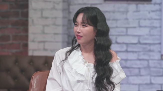 Actor Go Eun-ah summons the sick Memory of One-sided love during a vocal class with Lee Eun-mi.Go Eun-ah will hold a close-up class on the hit song I have a lover to Lee Eun-mi, a barefoot diva in the music industry, at the 3rd episode of Channel As Legend Music Class - Lala Land (hereinafter referred to as Lala Land), which will air on August 24th.The doubt that there was no friend in the existing class due to the uneasy pitch and dry feelings (?Go Eun-ah, who bought the song, is completely immersed in the lyrics of I have a lover on the theme of One-sided love, and Confessions the story he experienced directly.Go Eun-ah says, I had a friend who was a favorite for six years, and I recently reported that I had a lover. I have not had a friend for six years because the friend gave me room, but I am frankly sad.In the story of Go Eun-ah, Kim Jong-eun and Lee Yu-ri express their sadness, while Hwang Kwang-hee says, You should listen to the mans story.Go Eun-ah, who vividly summoned the memory of the time, is surprised by the amazing change in Lee Eun-mis coaching that Call the song Baro by utilizing the flow of emotions that I felt at that time.The members who have experienced the effect of Baro begin to revive the memories of One-sided love, and Jo Se-ho also likens Lee Eun-mis hit song to his heart, saying, I think I will cry if I talk honestly, I am breaking up recently.