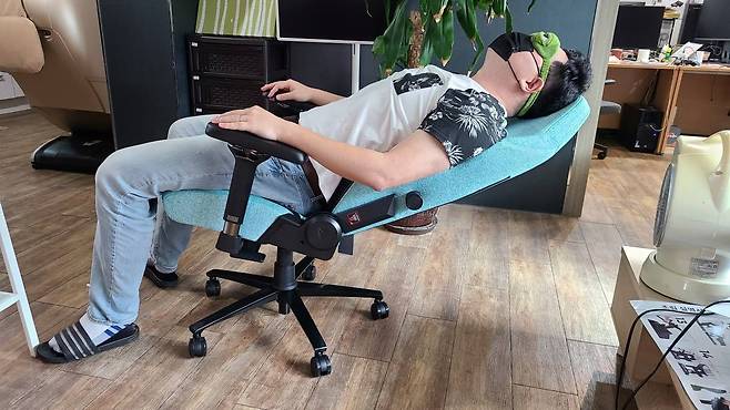 100KG 거구도 버티는 이 단단함