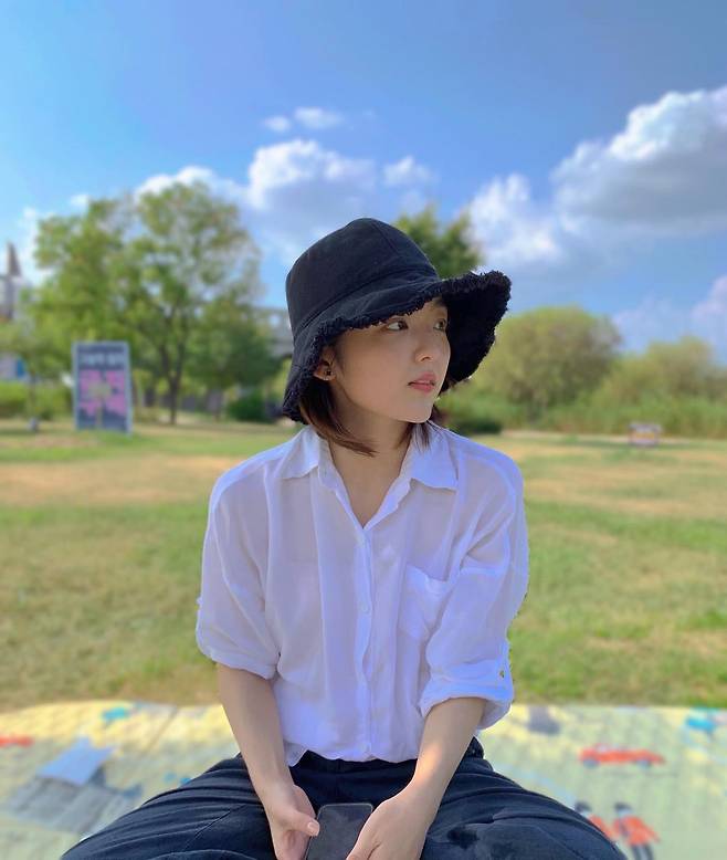 Actor Seo Shin-ae showed a normal College student appearance.On the 26th, Seo Shin-ae said through his Instagram, I am going to do the Dog health soon ... Lets try the last semester ... The Graduate ... Fight!!!and posted several photos.In the photo, Seo Shin-ae showed ordinary College students such as lying on the lawn and playing quickboard.Meanwhile, Seo Shin-ae, born in 1998, appeared in various works such as High Kick Through the Roof in 2004 debut.